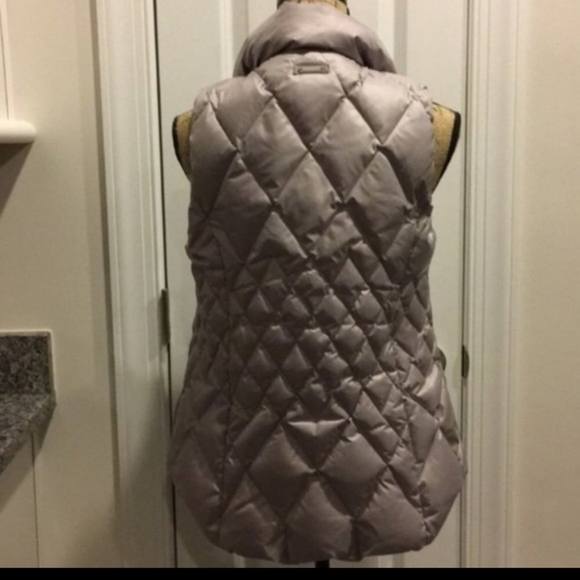 Athleta NWOT Rose champagne puffer vest - Picture 2 of 4
